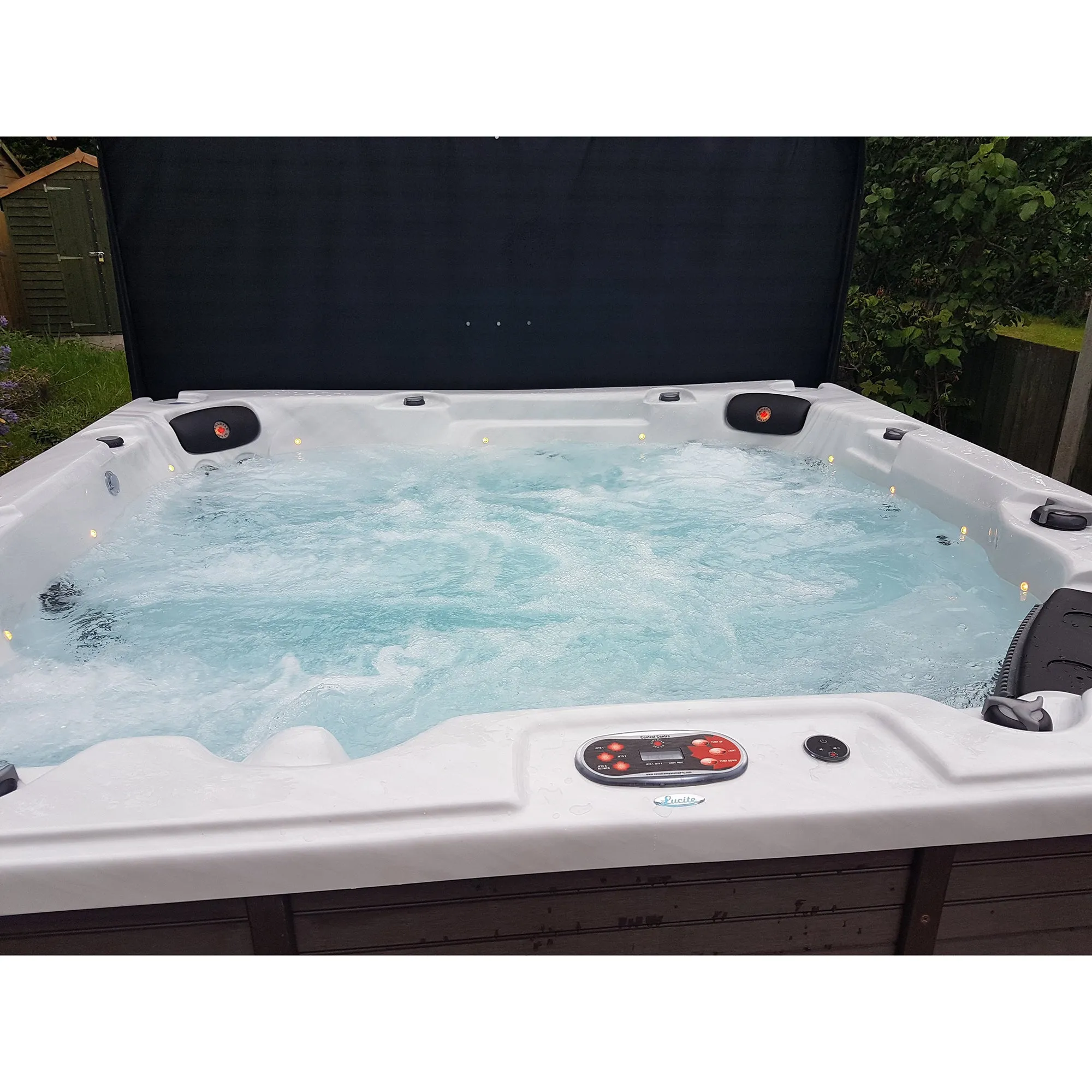 Niagara AI Hot Tub | 7-Person 60-Jet | 228 x 228 cm